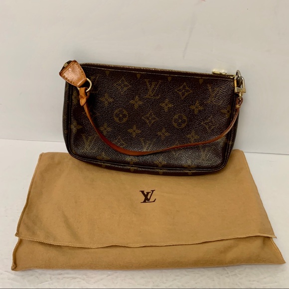 Louis Vuitton Handbags - Louis Vuitton Pochette